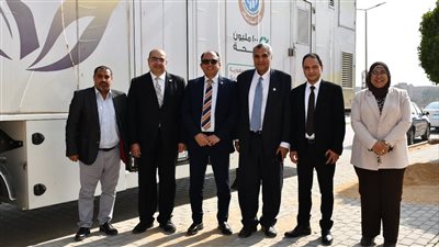 رئيس جامعة حلوان يتفقد فعاليات حملة دعم صحة المرأة ضمن المبادرة الرئاسية 