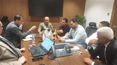 رئيس جهاز تنظيم إدارة المخلفات يجتمع بشركات جمع ونقل مخلفات المجازر بالقاهرة