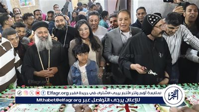 صور.. تورته بطول 5 أمتار في ختام احتفالات دير 