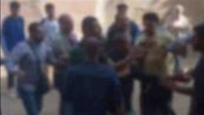 القبض على عاملين اعتديا على طالبات بعصا خشبية أمام مدرسة في الجيزة