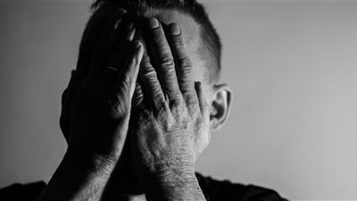 الصحة النفسية وكبار السن… التحديات والحلول لبقاء العقل متيقظًا