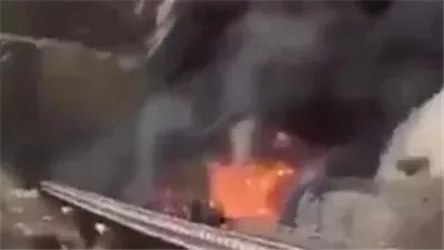 عاجل- تصادم مأساوي بالمدينة المنورة يودي بحياة 40 معتمرًا هنديًا