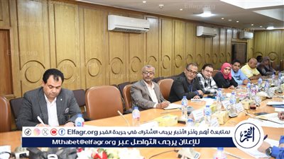 محافظ قنا يبحث آليات تطوير الميادين وفق الأجندة الحضرية الجديدة