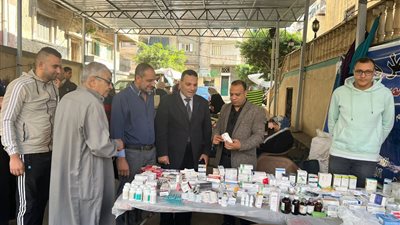 وكيل وزارة التموين بالإسكندرية يتفقد سوق اليوم الواحد بالمندرة لمتابعة أسعار السلع المخفضة