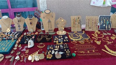 محافظ الجيزة يتابع فعاليات معرض الحرف اليدوية المقام بالتعاون مع منصة أيادي مصر