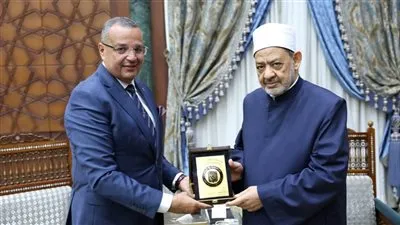 محافظ جنوب سيناء يبحث مع شيخ الأزهر دور بيت الزكاة والصدقات للقوافل والمبادرات المجتمعية