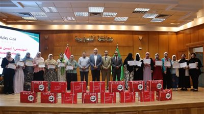 دعم لريادة الأعمال: محافظ القليوبية يمنح ماكينات خياطة لأوائل خريجات الدورات التدريبية