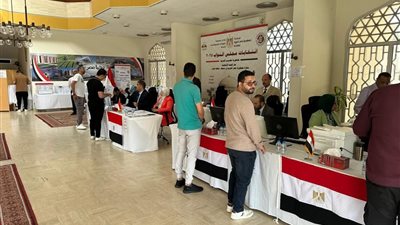 لليوم الثاني.. توافد الناخبين على مقر الاقتراع بسلطنة عُمان بانتخابات مجلس النواب 2025