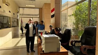 إقبال أبناء الجالية المصرية على سفارة مصر ببيروت للتصويت بانتخابات مجلس النواب لليوم الثاني 