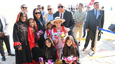 وزيرة التضامن الإجتماعي تصل الوادي الجديد لتفقد عدد من المشروعات التنموية 