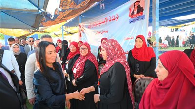 وزيرة التضامن الاجتماعي تلتقي الرائدات الاجتماعيات بمحافظة الوادي الجديد