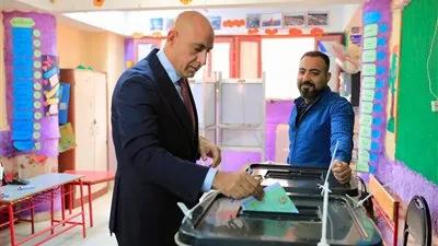 وزير التعليم يدلي بصوته في انتخابات مجلس النواب بمدرسة رشيد الابتدائية بمصر الجديدة