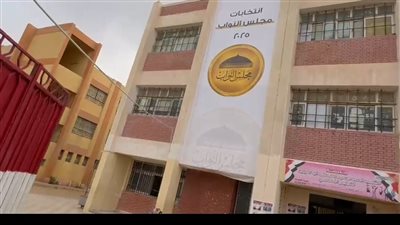 اقبال كثيف من السيدات أمام مجمع مدارس هدي الشعراوي بالقاهرة| صور