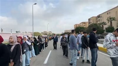 مشاركة شبابية.. توافد كبير علي لجان مدرسة سيزا نبراوي بالتجمع 