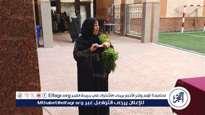 ناخبة تدخل لجنة المطرية وهي تحمل الفجل.. موقف طريف في أول أيام انتخابات مجلس النواب 2025