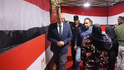 محافظ القليوبية يتفقد لجان بنها والعبور مساءً ويشيد بوعي المواطنين