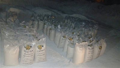  تموين الجيزة تضبط منشأة غير مرخصة لغش وتقليد السماد الزراعي بمركز الصف والتحفظ على 95 طنًا من المضبوطات