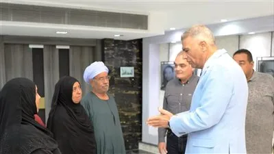  محافظ أسوان: حزمة دعم إنسانى متكامل لأسرة الحاجة سعاد بعد احتراق منزلها.. وشكر خاص لمؤسسة مصر الخير