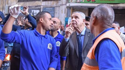 محافظ الإسكندرية يتابع تداعيات العقار المنهار بمنطقة كرموز غرب الإسكندرية 