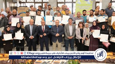 محافظ أسيوط يسلم حقائب السباكة الخفيفة لـ70 متدربًا ويؤكد تمكين مهني جديد
