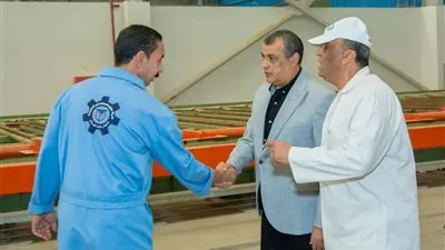 وزير الدولة للإنتاج الحربي يطمئن على سير العمل بشركة حلوان للصناعات غير الحديدية