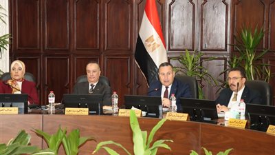 مجلس جامعة الإسكندرية يشيد بدور مكتب العلاقات الدولية ويُثمّن جهود المستشفيات الجامعية