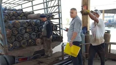 محافظة الجيزة تضبط مصنعًا لتعبئة البوتاجاز تلاعبَ في الأوزان وطرَح اسطوانات ناقصة 