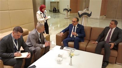 وزير قطاع الأعمال يلتقي المدير العام لمؤسسة تطوير صناعة السيارات في الجزائر