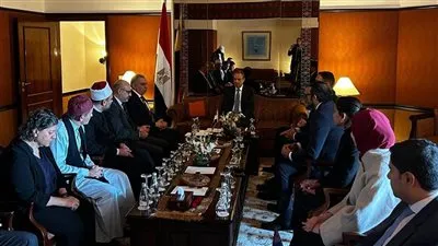 وزير الخارجية يلتقي أعضاء الجالية المصرية بإسلام آباد