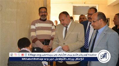 نائب رئيس جامعة الأزهر بأسيوط يتفقد لجان امتحانات الفرقة الخامسة بكلية الطب وعيادات اللجنة الطبية 