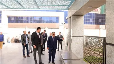 محافظ الدقهلية يتفقد تطوير النصب التذكاري للشهداء بالمنصورة