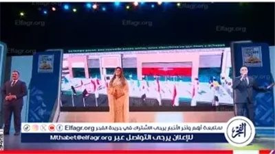 عاجل- الرئيس السيسي يشاهد أغنية 