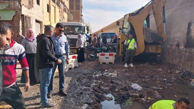 رئيس شركة مياه القليوبية يتابع إصلاح عطل خط ٤٥٠ مم بمدينة الخصوص