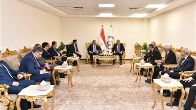 وزير الدولة للإنتاج الحربي ووزير دفاع أرمينيا يناقشان موضوعات التعاون المشترك