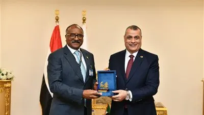 وزير الدولة للإنتاج الحربي يستقبل مدير عام منظومة الصناعات الدفاعية السودانية 