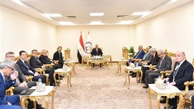 وزير الدولة للإنتاج الحربي يلتقي نائبيّ رئيسيّ 