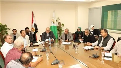 السكرتير العام لمحافظة الجيزة يعقد اجتماعًا موسعًا لمتابعة أعمال النظافة بشارع فيصل