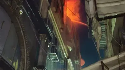 الدفع بـ 14 سيارة إطفاء و5 إسعاف للسيطرة على حريق بمخزن ملابس بشارع بورسعيد بالمنصورة