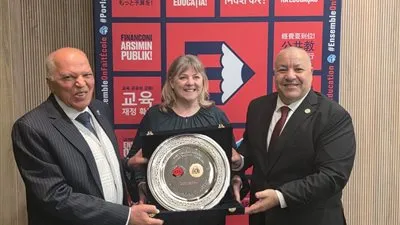 خلف الزناتي نقيب المعلمين يلتقى 