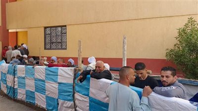 استمرار توافد الناخبين على لجان إطسا بمحافظة الفيوم للتصويت في انتخابات مجلس النواب