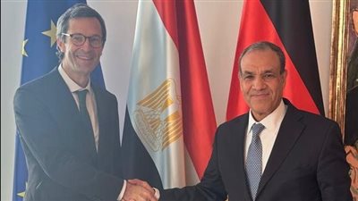 وزير الخارجية يبحث مع مستشار الأمن القومي الألماني تعزيز الشراكة والتنسيق الإقليمي