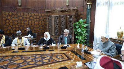 شيخ الأزهر يلتقي طلاب مدرسة 