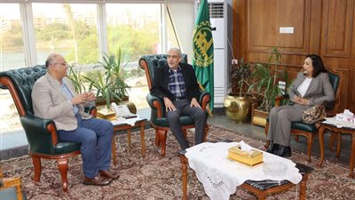 محافظ القليوبية يُسلم 44 جهازًا منزليًا لعدد من الفتيات المقبلات على الزواج