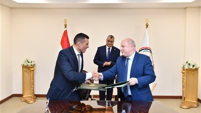 وزير الدولة للإنتاج الحربي يشهد مراسم توقيع عقدين للتعاون المشترك في مجال التصنيع العسكري