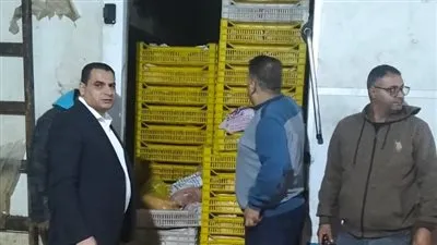 ضبط 30 طن كفتة منتهية الصلاحية قبل طرحها للتداول بالأسواق داخل منشأة مخالفة بمركز أبو النمرس