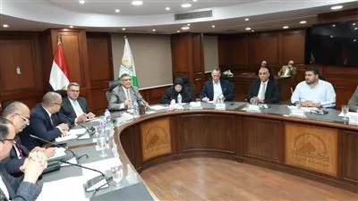 محافظ الجيزة يترأس اجتماعًا موسعًا لمتابعة تطوير حدائق الأهرام وتحسين الخدمات المقدمة للمواطنين