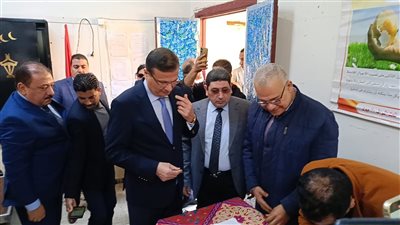 علاء فاروق وزير الزراعة يُدلي بصوته في انتخابات الإعادة بدائرة الرمل بالإسكندرية