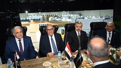 رئيس الهيئة العربية للتصنيع يتفقد جناح شركة أميستون إنترناشيونال جروب كبرى الشركات المصرية