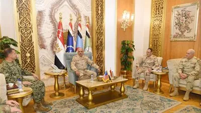 الفريق أحمد خليفة رئيس أركان حرب القوات المسلحة يلتقى قائد القيادة المركزية الأمريكية
