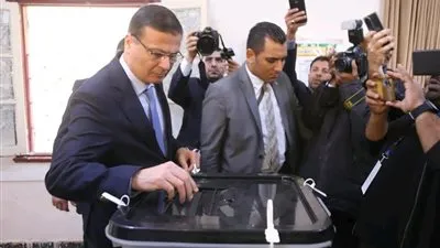 وزير الزراعة يدلي بصوته في انتخابات مجلس النواب بالرمل